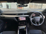 スタイリッシュな運転席で乗るたびに所有する喜びを感じることができます。