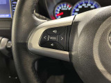 【ステアリングスイッチ】運転中に視線を前に向けたまま画面の操作できます。