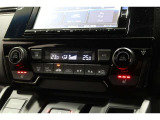 運転席と助手席の温度設定の変更が可能な左右独立タイプのデュアルエアコンです♪♪♪暑がりな人・寒がりな人も誰もが車内を快適にお過ごしいただけます♪♪♪