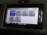 ナビゲーションは純正メモリーナビ(VXM-155C)を装着しております。AM、FM、CDがご使用いただけます。初めて訪れた場所でも安心ですね!