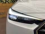 【LEDヘッドライト】悪天候や夜間走行時も良好な視界を確保し安心して運転できる高輝度LEDヘッドライトを装備!点灯速度が早く、消費電力も抑えられています。