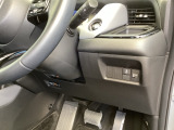 左側に高速で便利なETCがあり、横滑りを防ぐVSAなどのスイッチは、運転席の右側、手の届きやすい位置にあります。