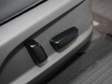 運転席パワーシート装備です。