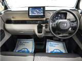 運転にかかわる様々な操作を安全に行えるように視点移動が少なく、操作性に配慮されたスイッチ類が凝縮されたコクピットです。