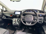 上質で落ち着いた印象のインパネ。視界も広々で運転しやすいです。
