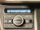 温度設定さえしておけば車内空調は&rdquo;AUTOエアコン&rdquo;にお任せ。運転に集中出来ますよ!