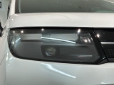 LEDヘッドライトは、点灯の瞬間から最大光量を発揮し、突然暗くなるトンネルなどでの安定感を高めます。