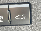 【パワーバックドア】スマートキーや運転席のボタンを押すだけでリアゲートが自動で開閉します!荷物を持っている時や、高い位置にあるバックドアを閉める際に便利な機能です♪
