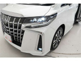 LEDヘッドライトです。デザイン性がよくとても明るいので、夜間の走行や悪天候でも安心です。しかも長寿命!