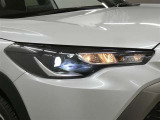 LEDヘッドライトです。デザイン性がよくとても明るいので、夜間の走行や悪天候でも安心です。しかも長寿命!