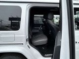 メルセデス・ベンツの定める厳しい基準をクリアしたお車のみをご案内させて頂きます。納車前整備はメーカー規定に基づき当店3Fの指定工場で入念に行なわれます。熟練のメカニックがお客様のお車を整備致します。