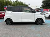【VDC】運転操作やクルマの速度を検知して、ブレーキやエンジン出力の制御を 自動的に行い、滑りやすい路面やカーブを曲がるときや障害物を回避するときにクルマ の横滑りを軽減し、運転に安心感を与えます。
