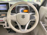 インテリアに合わせたデザインのステアリングは、運転される方のことも考え、運転しやすい形状、大きさです。是非一度、実際に触ってお確かめください。