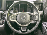 インテリアに合わせたデザインのステアリングは、運転される方のことも考え、運転しやすい形状、大きさです。是非一度、実際に触ってお確かめください。