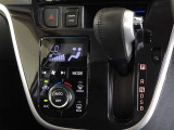 車内を快適に、オートエアコンを装備しています。
