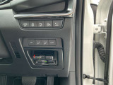 【ETC車載器】ビルドイン型で見た目もすっきりです!運転席の足元にございます。料金所での手間を解消します。通行券を取る際幅寄せに気を使う必要もありません。