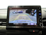 バックカメラの画像です。ガイドラインがスムースな車庫入れをサポートいたします。車庫入れの安心感がアップしますね。