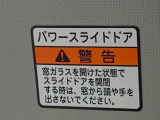 見た目が大事!な外装はぴかっとキレイに磨いており、経年のくすみもよみがえっております。ヘッドライトやドア周辺を磨く際にはマスキングテープを使用して保護しながら丁寧に作業をしております。