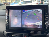 車を真上から見ているように、周囲の状況を把握しながら安心して駐車が行えるアラウンドビューモニター装備!