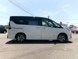 両側オートスライドドアですのでロック状態時ハンズフリーでスライドドアを開ける事が出来ます。