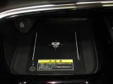 ワイヤレス充電器がついています。対応スマートフォンを置くだけで充電が可能です。