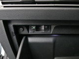 ETCは助手席のグローブボックス内に取付されています。ETCは2.0のタイプです