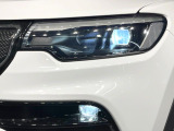 ●LEDヘッドライト:夜間走行時も良好な視界を確保し安心して運転できる高輝度LEDヘッドライトを装備!点灯速度が早く、消費電力も抑えられています。