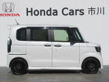 リアドアは両側電動スライドドア(パワースライドドア)です!スライドドアのお車ですと、狭いスペースでも乗り降りしやすいです。また、ワンアクションで開閉可能な電動スライドドアはうれしい装備ですね!
