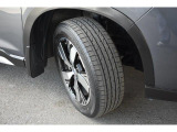 タイヤサイズは225/55R18です