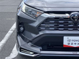 LEDヘッドライトです。デザイン性がよくとても明るいので、夜間の走行や悪天候でも安心です。しかも長寿命!