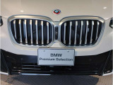 【キドニーグリル】BMWは約90年もの間、ほぼ全ての車両にひと目でBMWだと分かるこの特徴的なフロントグリルが備えられ、デザイン・アイコンとして親しまれてきました。