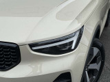 LEDヘッドランプは北欧神話にちなんだトールハンマーデザインを採用 デイライト機能付きのヘッドライトは新世代ボルボのアイコンです。