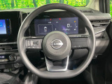 インテリアに合わせたデザインのステアリングは、運転される方のことも考え、運転しやすい形状、大きさです。是非一度、実際に触ってお確かめください。