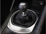 【シフトレバー】シフトもとても操作しやすいデザインになっております。運転する人の事を第一に考えた操作性の高い仕様です。