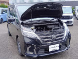 納車以降、お車のメンテナンスは自宅近所の日産サービス拠点にて承ります。専門の教育を受けたサービスフロント&メカニックが無料1ヶ月点検から法定/車検整備、万一の故障・不具合の修理まで全て担当いたします。