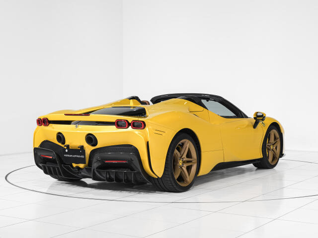 フェラーリ SF90スパイダー F1 DCT E4WD の中古車詳細 (3,000km