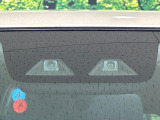 【スマートアシスト】走行中に前方の車両等を認識し、衝突しそうな時は警報とブレーキで衝突回避と被害軽減をアシスト。より安全にドライブをお楽しみいただけます。