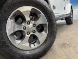 ●純正18インチアルミホイール:輸入車ならではの卓越した走りを支えるホイールと足回りです!日本車の走りに慣れている方にもぜひ体感して頂きたいほど、高いレベルでまとまっています!