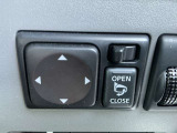 電動格納ミラーもついてます