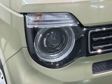 LEDヘッドライトは、点灯の瞬間から最大光量を発揮し、突然暗くなるトンネルなどでの安定感を高めます。