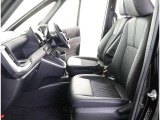 高いホールド性で運転姿勢が安定します。長距離ドライブでも疲れにくいのが魅力です。快適なドライビングライフをお送りください♪