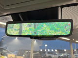 【デジタルインナーミラー】後席の大きな荷物や同乗者で後方が確認しづらい時でも安心!カメラが撮影した車両後方の映像をルームミラー内に表示。クリアな視界で状況の確認が可能です!