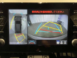 【バックモニター】駐車時に後方がリアルタイム映像で確認できます。大型商業施設や立体駐車場での駐車時や、夜間のバック時に大活躍?