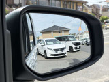 後側方衝突防止支援システムと後側方車両検知警報が付いています!車両の後ろ側方の死角に車が居る場合にドアミラーのランプが点灯し、注意を促して補正してくれます!車線変更などのときにとても便利ですね!