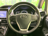 【純正革巻きステアリング】上質な革を使用することで、手にしっかり馴染みとても運転しやすいハンドルです♪
