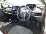 前方の見通しが良いすっきりした視界、誰でも扱いやすく運転できます。疲れにくく安心ドライブを更に快適なものにします!