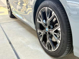 BMW純正アルミホイールです。納車時にはアルミホイールコーティングも承っております!是非ご検討下さいませ。