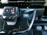 電気自動車専用シフトレバー。