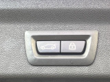 ●電動リアゲート:ワンタッチでリアゲートの開閉ができ、荷物などで両手が塞がっている状態でも簡単に開閉ができる便利機能です。