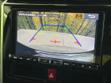 【バックカメラ】駐車時に後方がリアルタイム映像で確認できます。大型商業施設や立体駐車場での駐車時や、夜間のバック時に大活躍!運転スキルに関わらず、今や必須となった装備のひとつです!